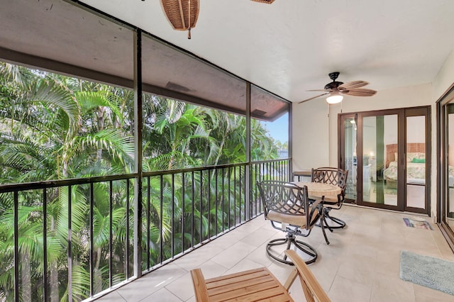 sunroom / solarium with ceiling fan