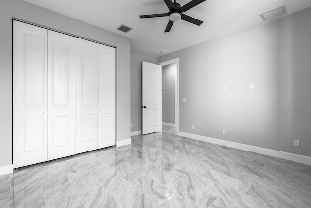 unfurnished bedroom with ceiling fan and a closet