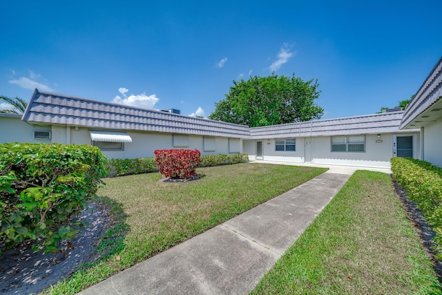 8 Valencia Unit A, Delray Beach, FL 33446 - view of green lawn