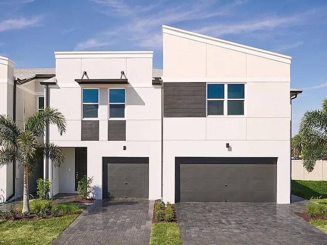 view of front facade with a garage