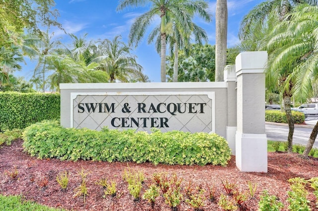 view of community / neighborhood sign