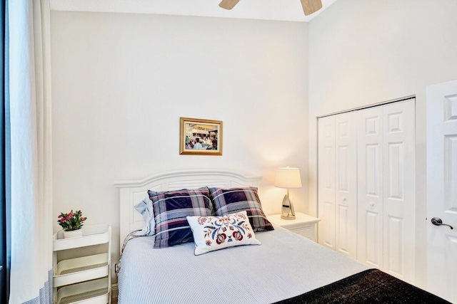 bedroom featuring ceiling fan and a closet