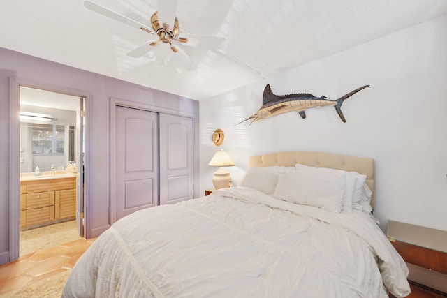 bedroom featuring connected bathroom, ceiling fan, and a closet