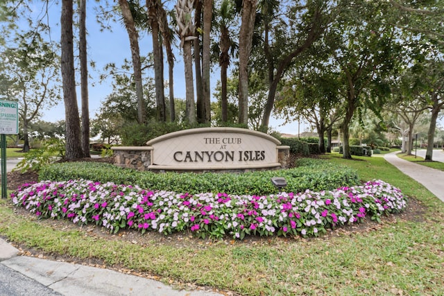 view of community / neighborhood sign