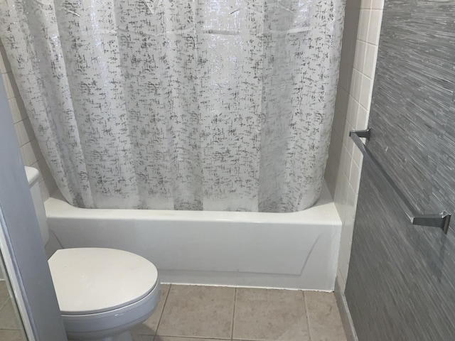 bathroom featuring tile patterned flooring, tile walls, a shower with curtain, and toilet