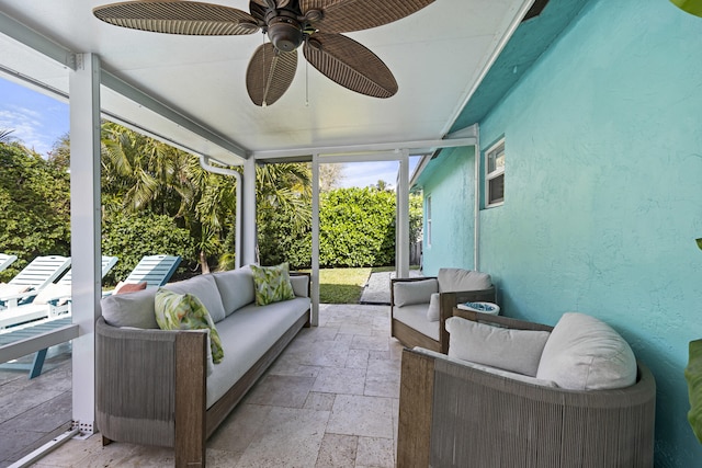 sunroom with ceiling fan