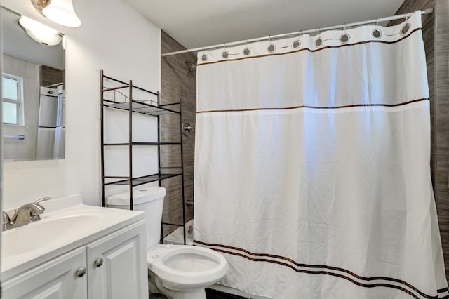 bathroom with a shower with curtain, vanity, and toilet