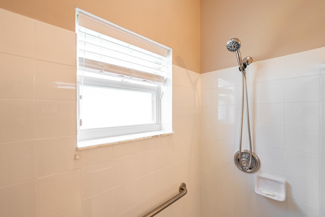 full bath featuring a tile shower