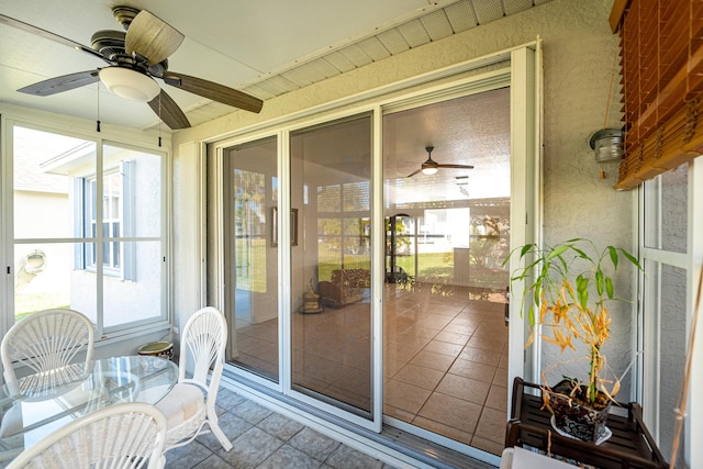 sunroom with ceiling fan