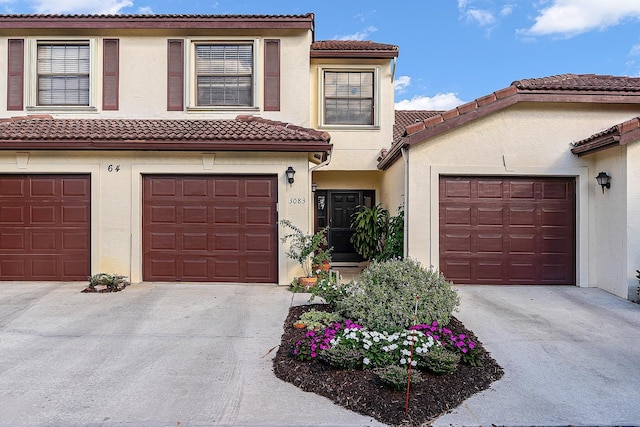 view of front facade featuring a garage