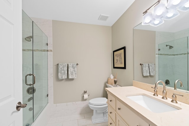 full bathroom featuring bath / shower combo with glass door, vanity, and toilet