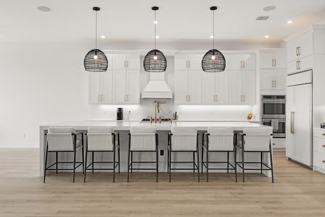 kitchen featuring a breakfast bar, a large island, and pendant lighting