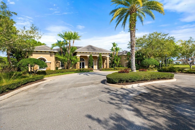 view of front of property featuring stucco siding