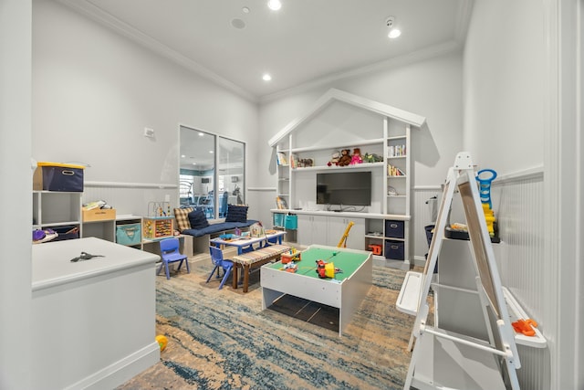 recreation room with ornamental molding, recessed lighting, wainscoting, and carpet flooring