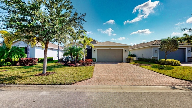 view of front facade featuring a garage and a front yard