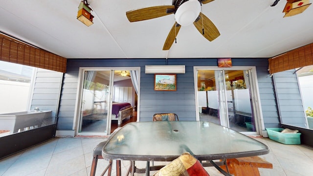 sunroom / solarium with ceiling fan