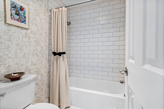 bathroom featuring toilet and shower / bath combo with shower curtain