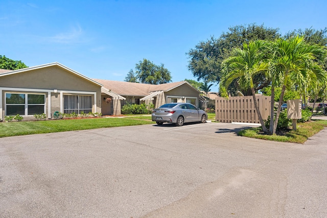 ranch-style house featuring a front lawn