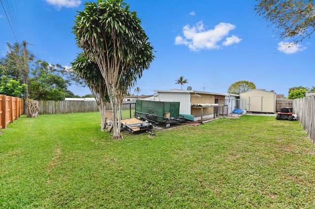 view of yard featuring a storage unit