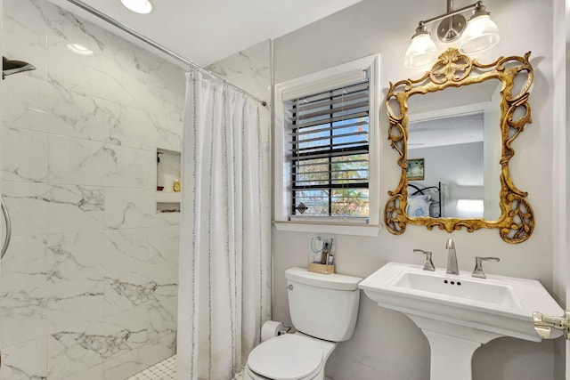 bathroom featuring a shower with curtain and toilet