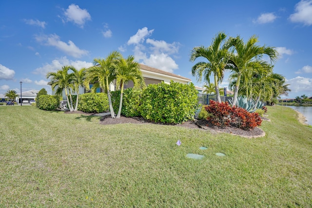 view of yard featuring a water view