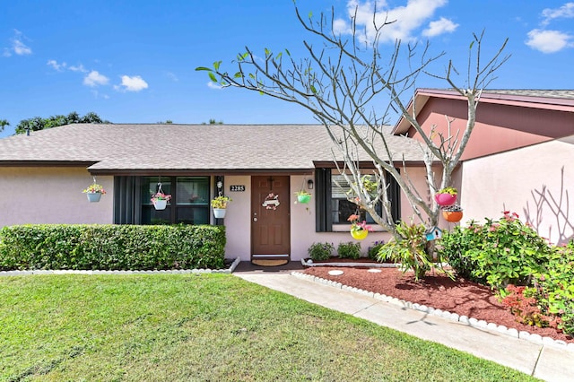 single story home featuring a front lawn