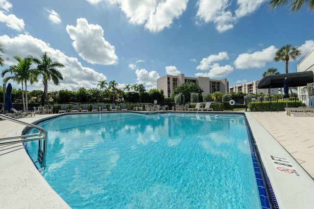 2871 N Ocean Blvd Unit F427, Boca Raton, FL 33431 - community pool with fence