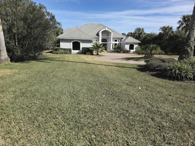 view of front of house with a front yard