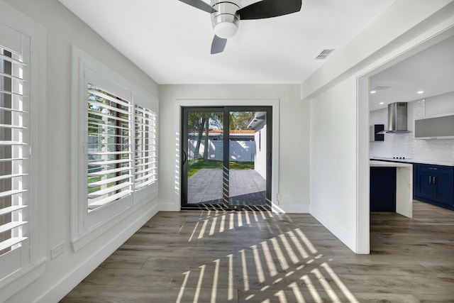 foyer with dark wood-type flooring and ceiling fan