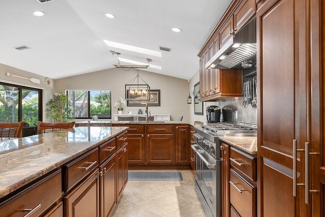 kitchen with stainless steel range, a sink, visible vents, and under cabinet range hood