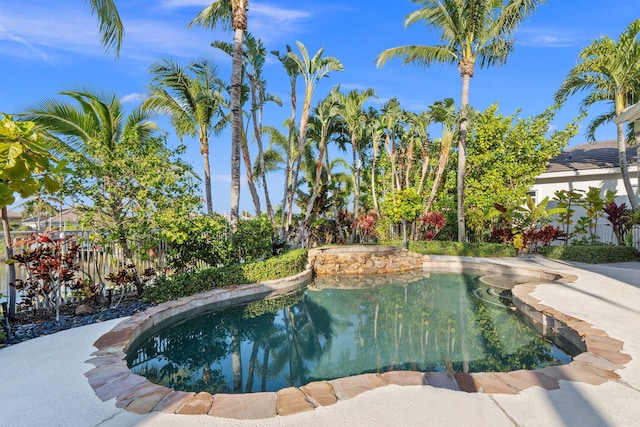 view of swimming pool