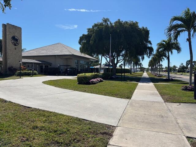 view of yard featuring concrete driveway