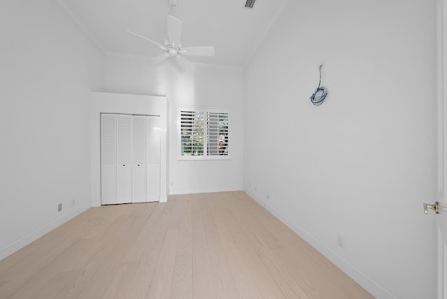 unfurnished room with crown molding, ceiling fan, and light wood-type flooring