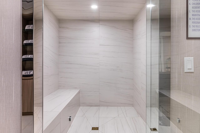 bathroom featuring a tile shower