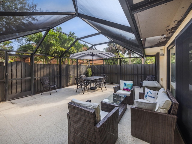 view of patio featuring an outdoor hangout area and glass enclosure