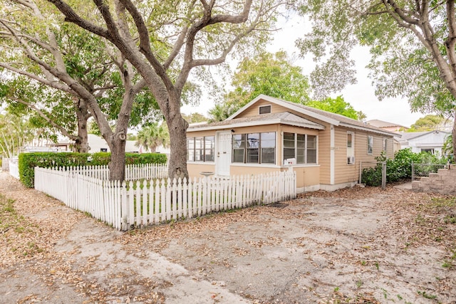 view of front of home with a fenced front yard