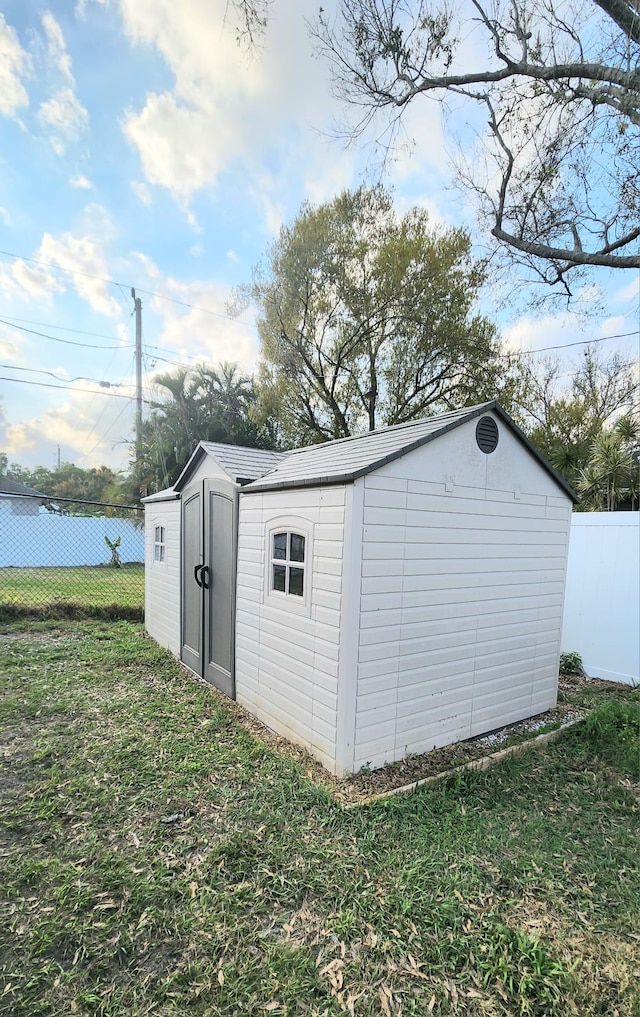 view of outbuilding featuring a lawn