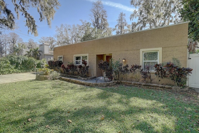 view of front of home featuring a front lawn and stucco siding