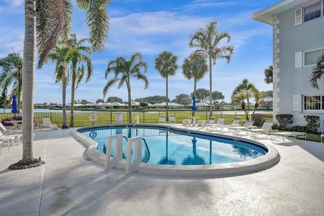 view of swimming pool featuring a patio