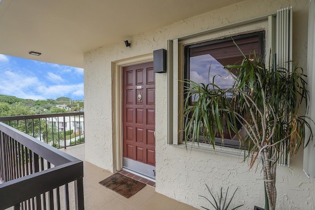 entrance to property featuring a balcony