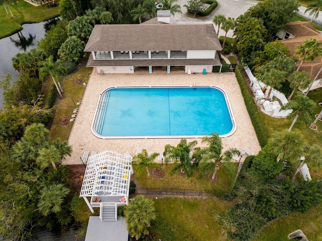 view of swimming pool