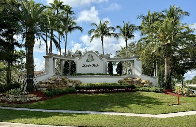 community sign featuring a lawn