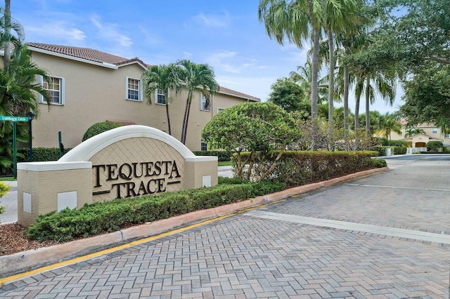 view of community / neighborhood sign