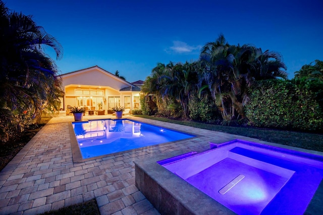 view of pool with an in ground hot tub and a patio area