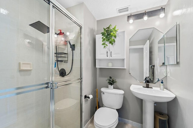 full bathroom featuring a shower stall, toilet, baseboards, and visible vents