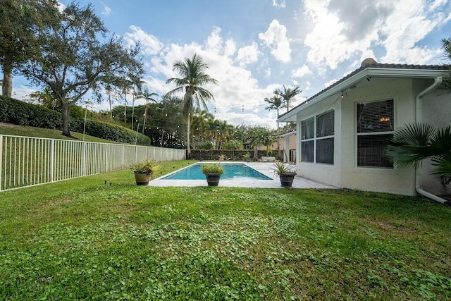 view of yard with a fenced in pool