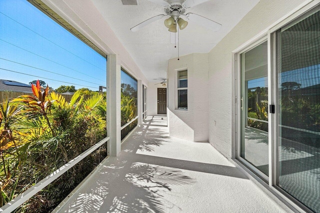 sunroom with ceiling fan