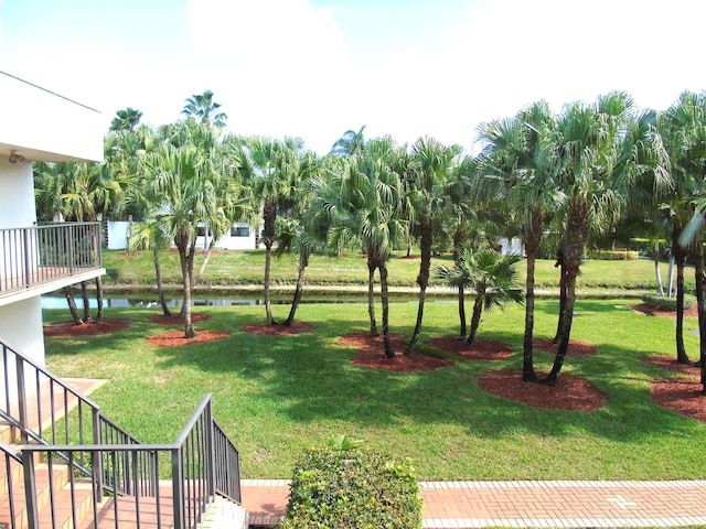 view of yard featuring a water view