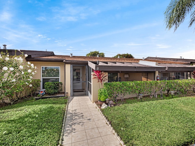 view of front of home with a front lawn