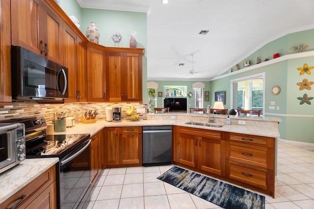 kitchen with lofted ceiling, sink, stainless steel appliances, and kitchen peninsula